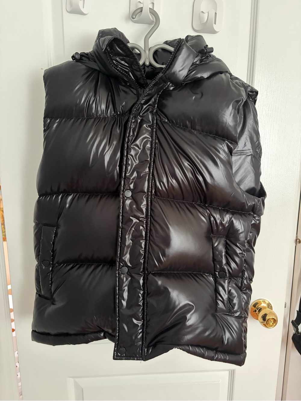 Aritzia Medium Black Puffer Vest with Hood Hi-Gloss